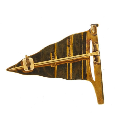 97 - Benzie, Royal London Yacht club 9ct gold and enamel flag brooch, 3cm wide, 5.0g