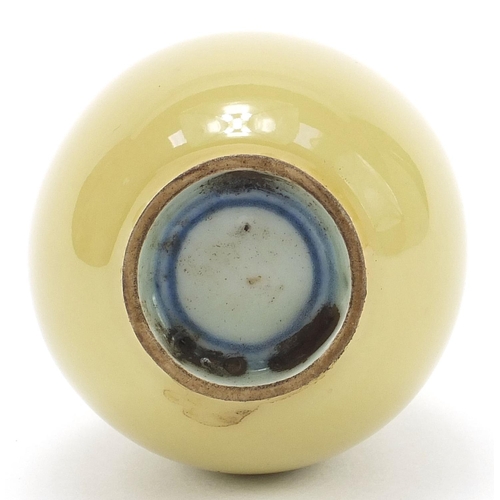 1800 - Chinese porcelain garlic head vase having a yellow monochrome glaze, blue ring marks to the base, 17... 