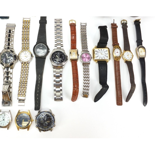 1812 - Vintage and later ladies and gentlemen's wristwatches including Lorus and Accurist