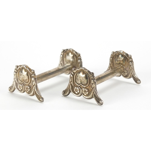 129 - William Devenport, pair of Edwardian knife rests, Birmingham 1910, 6.5cm in length, 38.0g