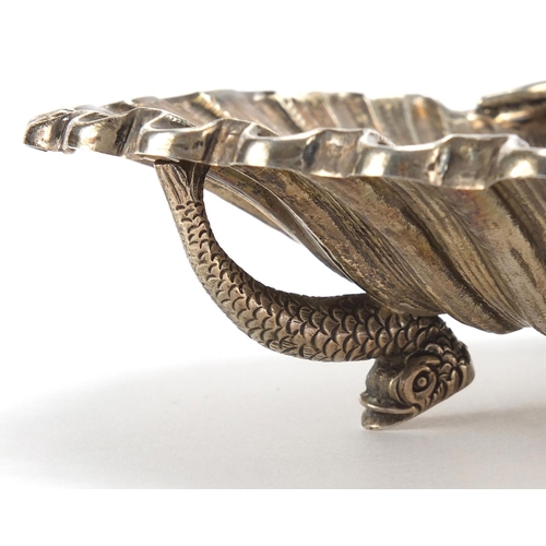 461 - Continental silver shell shaped bowl raised on three dolphin feet, 23cm wide, 366.2g