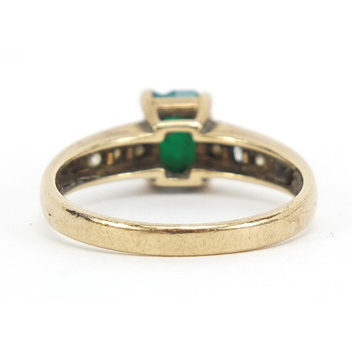 856 - 9ct gold green and clear stone ring, size P, 2.6g