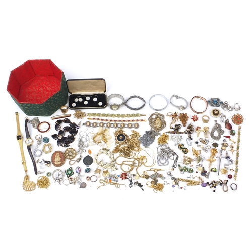 2123 - Vintage and later costume jewellery including brooches, wristwatches and bangles