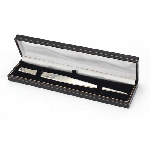 937 - Silver letter opener, MPH London 2009, 20cm in length, 45.6g