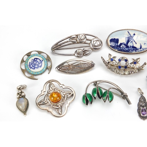 800 - Antique and later silver brooches including paste and seed pearls, Art Nouveau design and a moonston... 