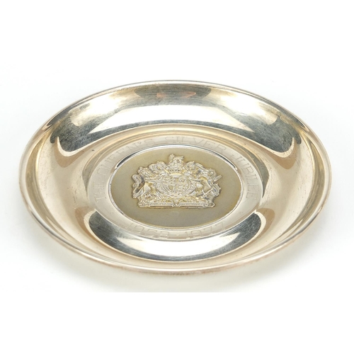 1117 - A T Cannon Ltd, Queen's Silver Jubilee 1952 - 1977 commemorative silver dish with velvet and silk li... 