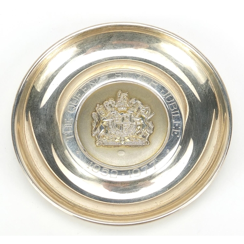 1117 - A T Cannon Ltd, Queen's Silver Jubilee 1952 - 1977 commemorative silver dish with velvet and silk li... 