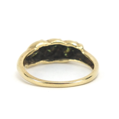 492 - 9ct gold green stone ring, size M, 2.2g