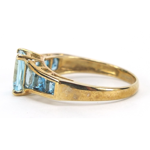 896 - 9ct gold blue topaz ring, size R, 2.8g