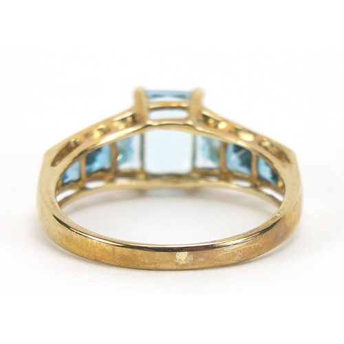 896 - 9ct gold blue topaz ring, size R, 2.8g