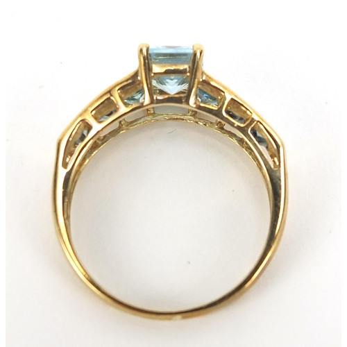 896 - 9ct gold blue topaz ring, size R, 2.8g