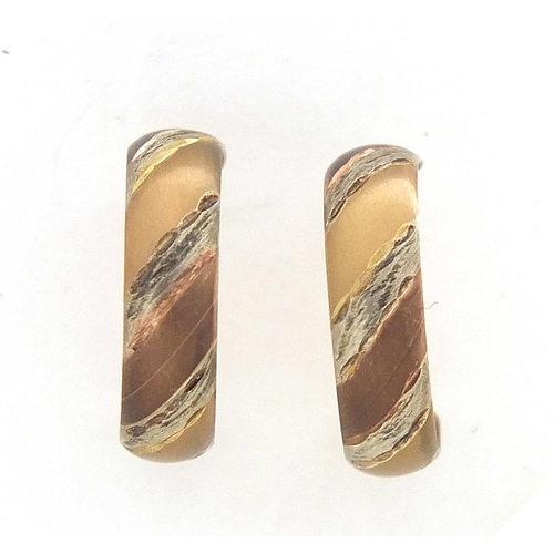 2541 - Pair of 9ct gold two tone hoop earrings, 1.2cm in diameter, 0.8g