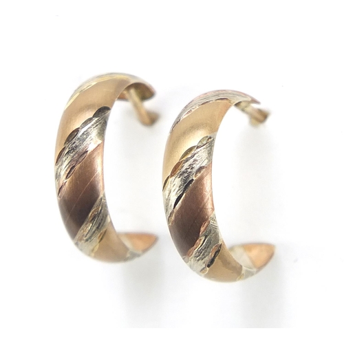 2541 - Pair of 9ct gold two tone hoop earrings, 1.2cm in diameter, 0.8g