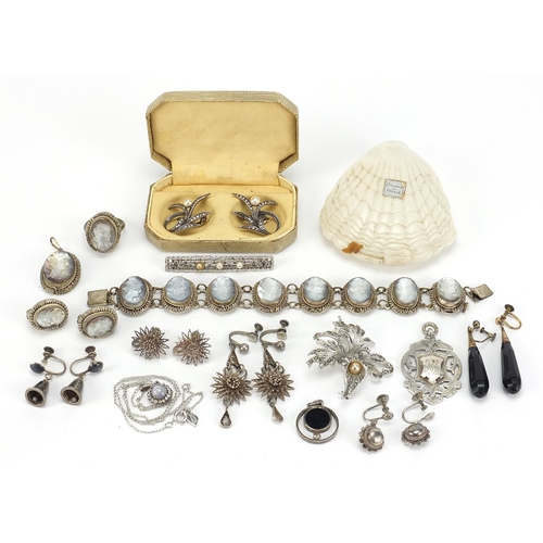 1852 - Antique and later silver and white metal jewellery including cameo suite, earrings, moonstone pendan... 