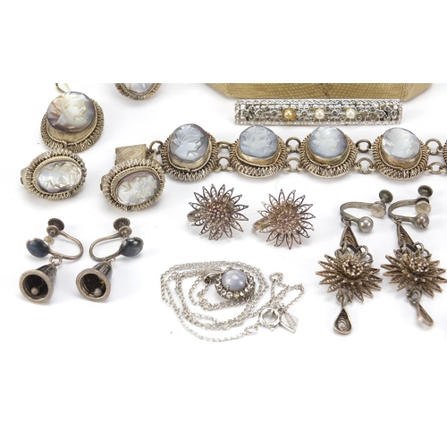 1852 - Antique and later silver and white metal jewellery including cameo suite, earrings, moonstone pendan... 