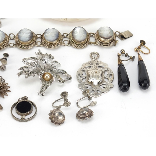 1852 - Antique and later silver and white metal jewellery including cameo suite, earrings, moonstone pendan... 