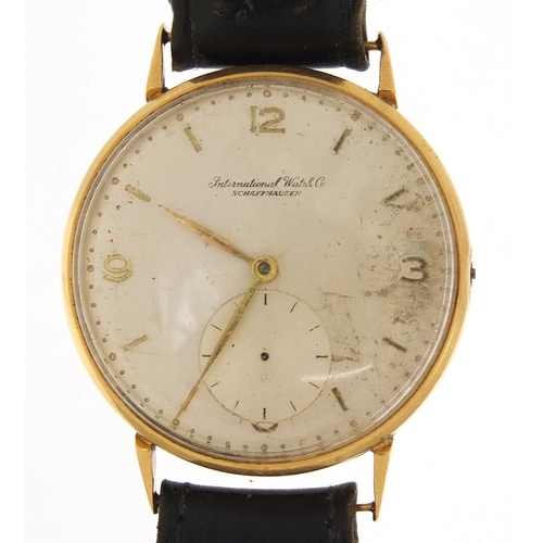 1141 - International Watch Co, gentlemen's 9ct gold wristwatch with subsidiary dial, 33mm in diameter