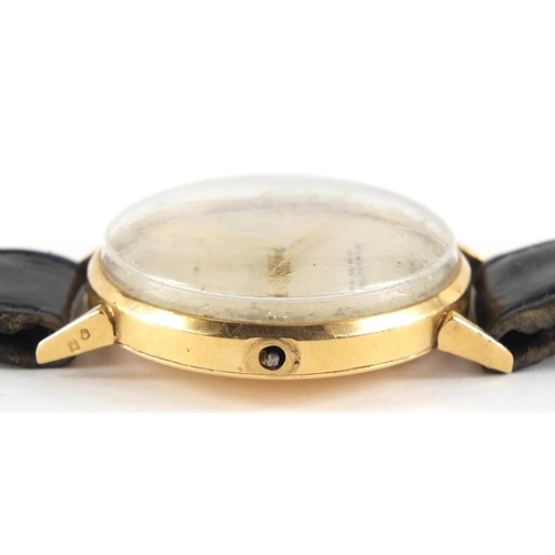 1141 - International Watch Co, gentlemen's 9ct gold wristwatch with subsidiary dial, 33mm in diameter