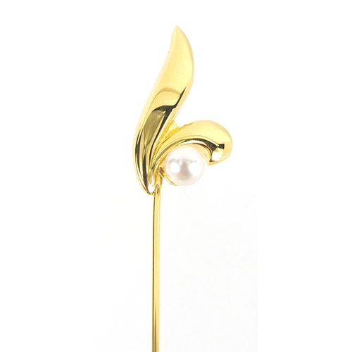 1848 - Gilt metal Mikimoto pearl stick pin with velvet and silk lined fitted box, 8cm in length