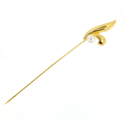 1848 - Gilt metal Mikimoto pearl stick pin with velvet and silk lined fitted box, 8cm in length