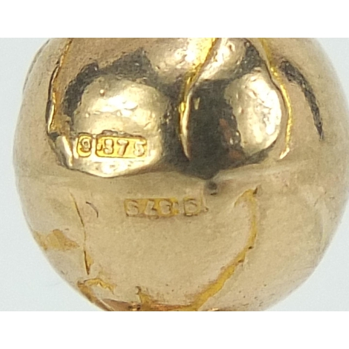 565 - 9ct gold rotating globe charm, 1.7cm high, 1.7g