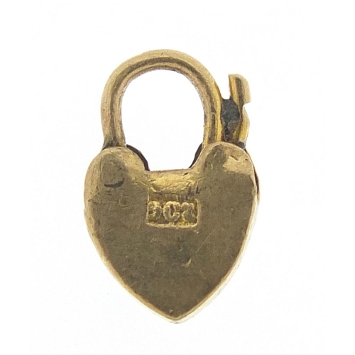 1988 - 9ct gold love heart padlock, 1cm high, 0.4g