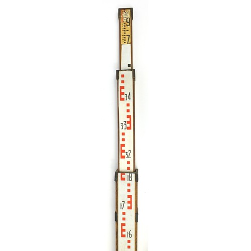 2581 - Brass mounted surveyor's level, 190.5cm in length