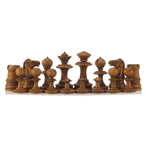 928 - Antique boxwood and ebony chess set, the largest pieces each 9cm high