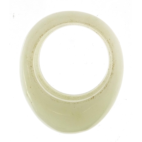 2422 - Chinese pale green jade ring, size M, 7.8g