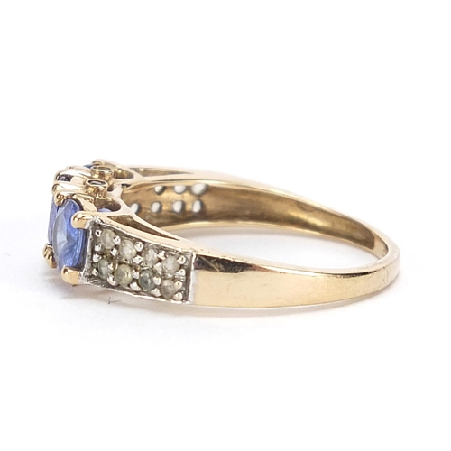 658 - 9ct gold blue and white stone ring, size N, 2.6g