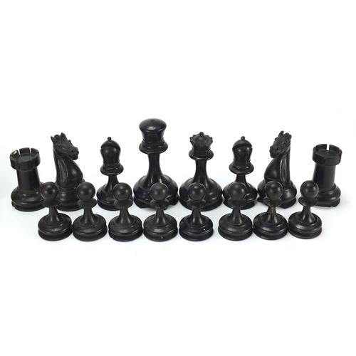 510 - Antique boxwood and ebony Staunton pattern chess set with mahogany case, the largest pieces each 9cm... 