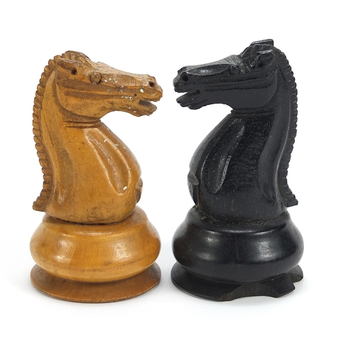 510 - Antique boxwood and ebony Staunton pattern chess set with mahogany case, the largest pieces each 9cm... 