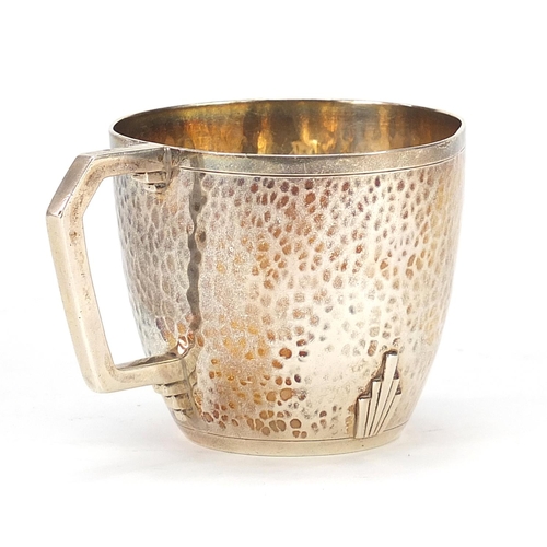 556 - Turner & Simpson, Art Deco silver cup with planished decoration, Birmingham 1933, 7cm high, 166.4g