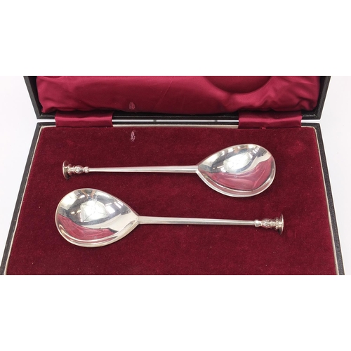 694 - Haseler Brothers, pair of George V silver seal top spoons housed in a velvet and silk lined fitted c... 