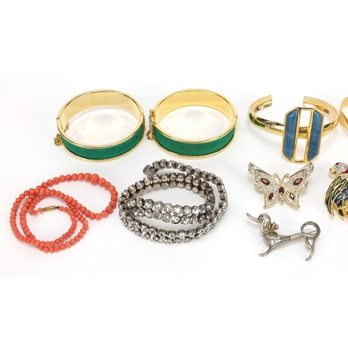 453 - Antique and later jewellery including 1970's bangles, Victorian 9ct front and back locket and jewell... 