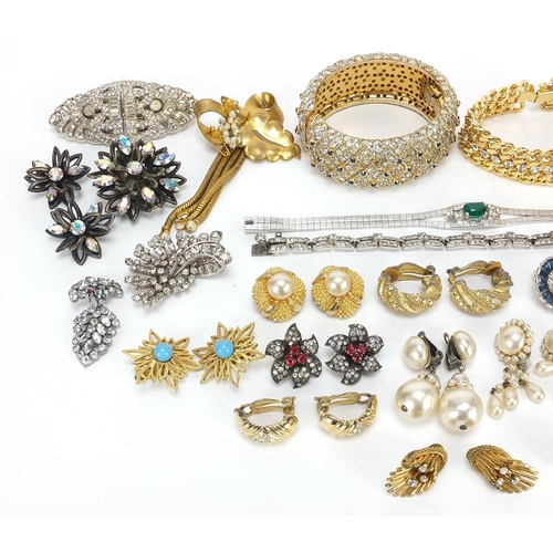 450 - Art Deco and later jewellery including three piece buckles, earrings and bracelets