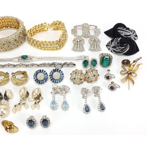 450 - Art Deco and later jewellery including three piece buckles, earrings and bracelets