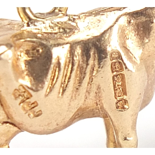 553 - 9ct gold Jersey cow charm, 2cm wide, 4.6g