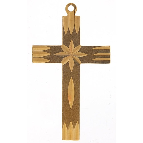 325 - 18ct gold cross pendant with engraved decoration, 4.7cm high, 4.6g