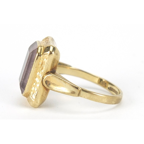 385 - Antique design 9ct gold amethyst ring with engraved setting, size L, 2.6g