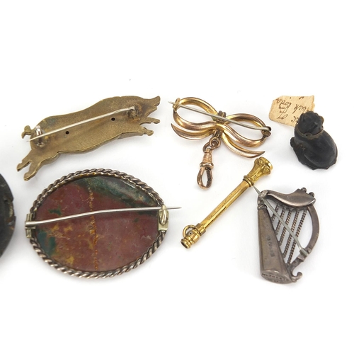 2804 - Antique and later jewellery including vulcanite locket, silver Scottish agate harp brooch,  brass le... 