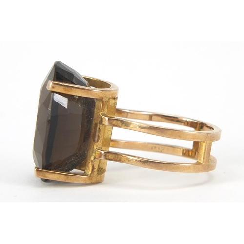 345 - Large 14ct gold smoky quartz ring, the stone approximately 23mm x 17mm x 11mm deep, size P, 12.8g