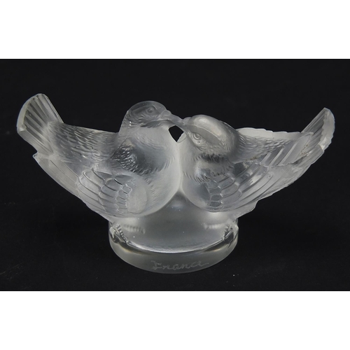 733 - Rene Lalique, French frosted and clear glass Deux Colombes Cache, etched R Lalique, 7.5cm wide