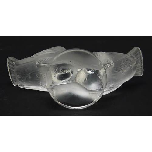 733 - Rene Lalique, French frosted and clear glass Deux Colombes Cache, etched R Lalique, 7.5cm wide