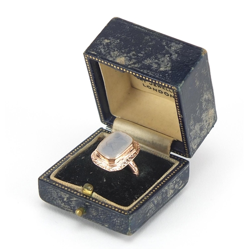 77 - Georgian style 9ct rose gold intaglio seal ring carved with Depechez Vous crest, housed in an Alexan... 