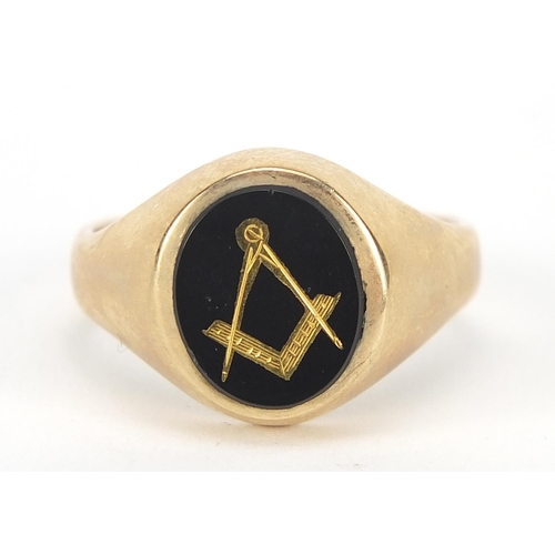 319 - 9ct gold and black onyx masonic signet ring, size T, 5.3g