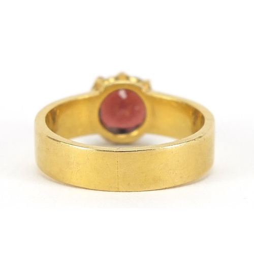 197 - Antique 18ct gold garnet solitaire ring, size I, 4.4g