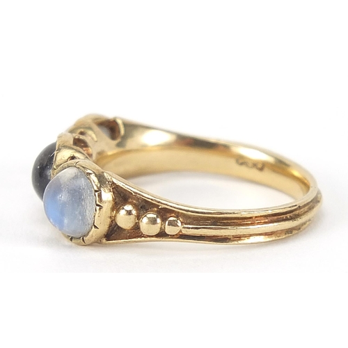 44 - Georgian style 9ct gold cabochon moonstone ring, size O, 3.9g