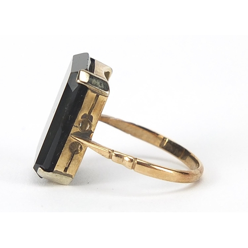 241 - 9ct gold black onyx ring, size O, 3.4g