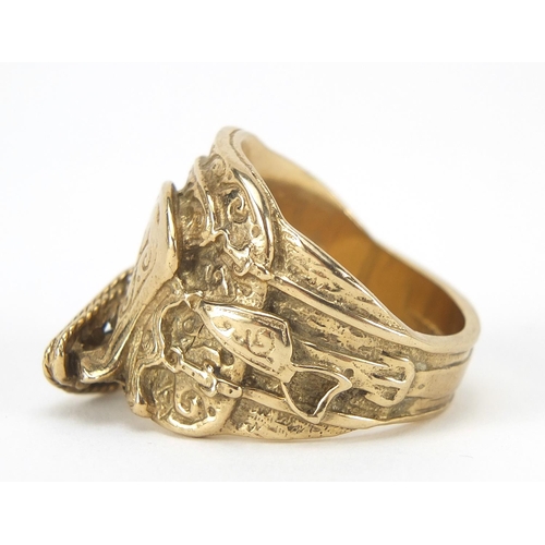 271 - Large 9ct gold horse saddle ring, the saddle 2.5cm wide, size Z, 28.8g